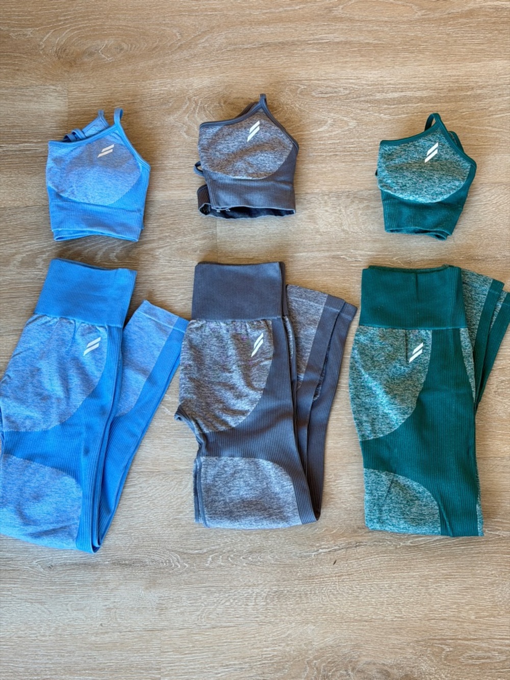 DOYOUEVEN Seamless Sports Bra and Legging Set of 3 in Blue, Gray, Green